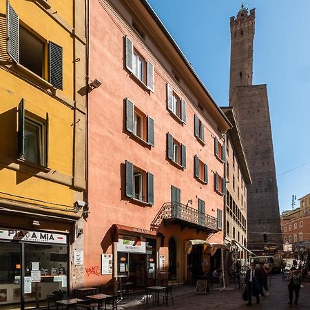 La Mansarda di Via Zamboni by Wonderful Italy Apartment Bologna Bagian luar foto