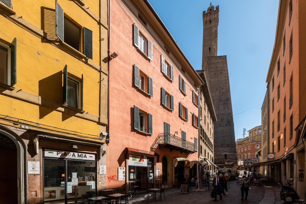 La Mansarda di Via Zamboni by Wonderful Italy Apartment Bologna Bagian luar foto